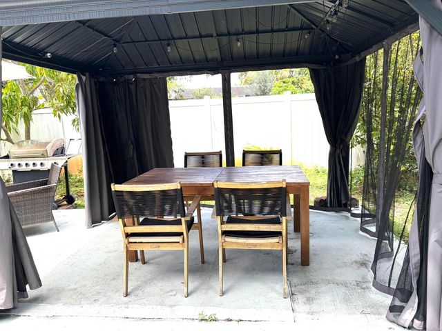 2615 Roosevelt Street, Hollywood, FL 33020