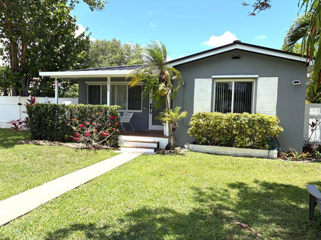 2615 Roosevelt Street, Hollywood, FL 33020