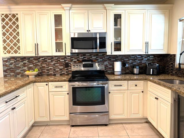 2615 Roosevelt Street, Hollywood, FL 33020
