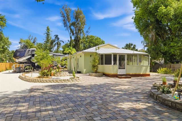 2549 19TH STREET, Sarasota, FL 34234