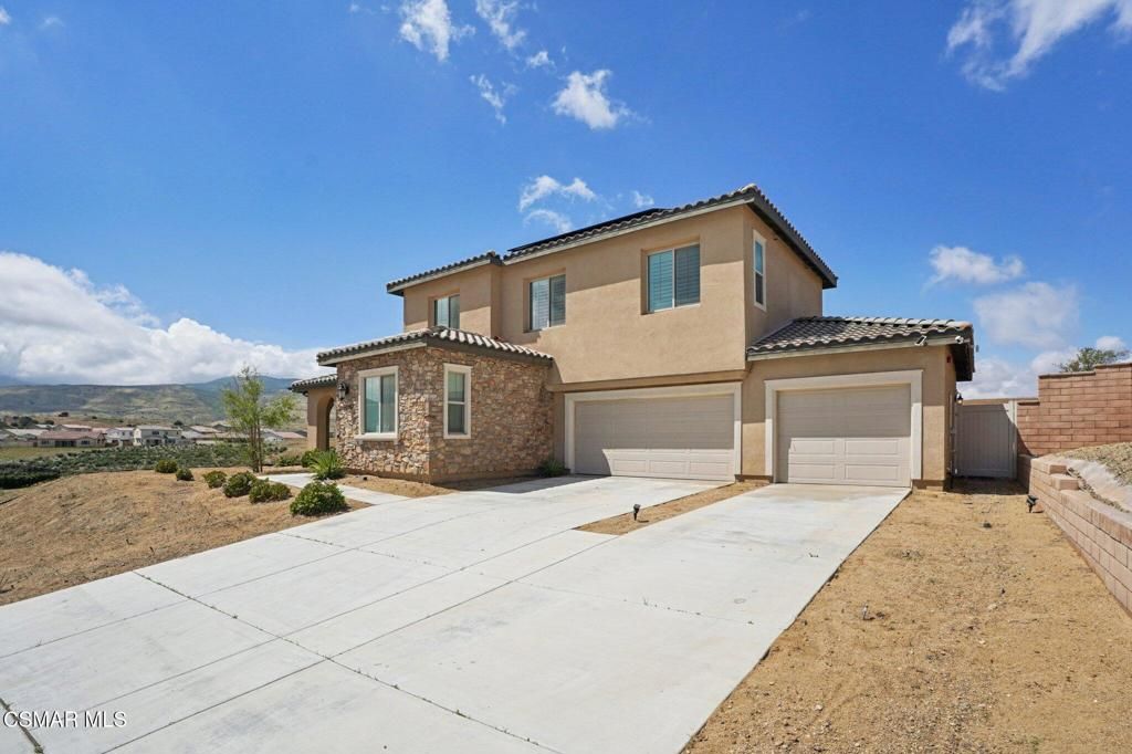 Image 5 of property listing at 39367 Stirrup Court, Palmdale, CA 93551