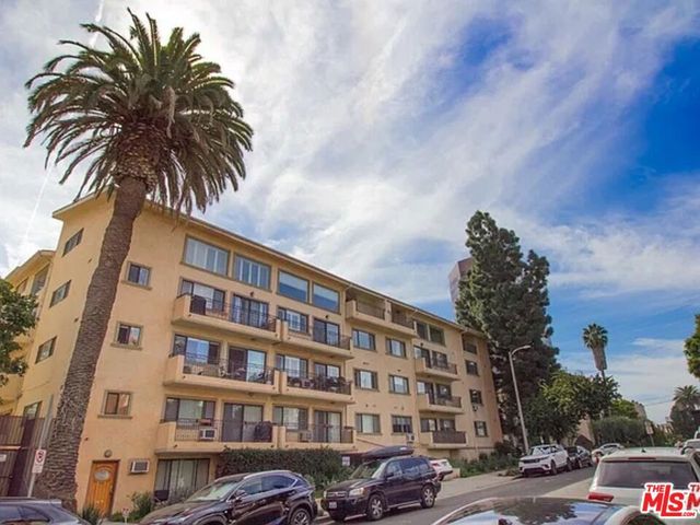 1154 S Barrington Avenue 109, Los Angeles, CA 90049