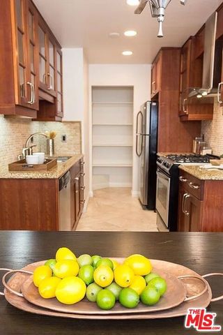 1154 S Barrington Avenue 109, Los Angeles, CA 90049