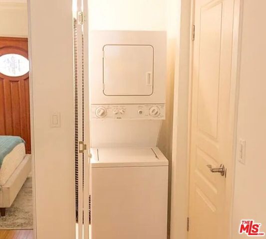 1154 S Barrington Avenue 109, Los Angeles, CA 90049