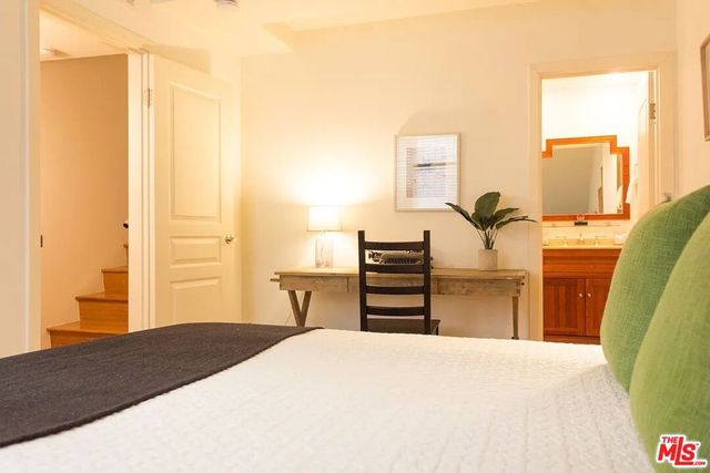 1154 S Barrington Avenue 109, Los Angeles, CA 90049