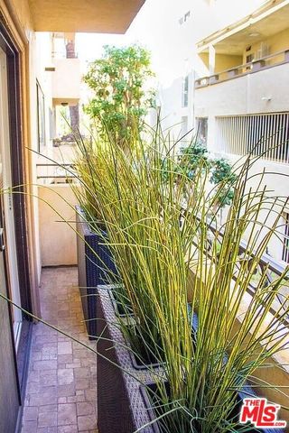 1154 S Barrington Avenue 109, Los Angeles, CA 90049