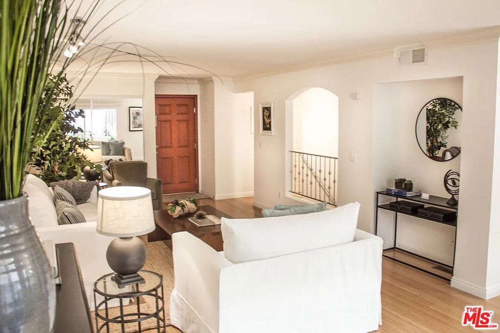 1154 S Barrington Avenue 109, Los Angeles, CA 90049