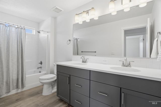 7608 E Dixon St, Nampa, ID 83687