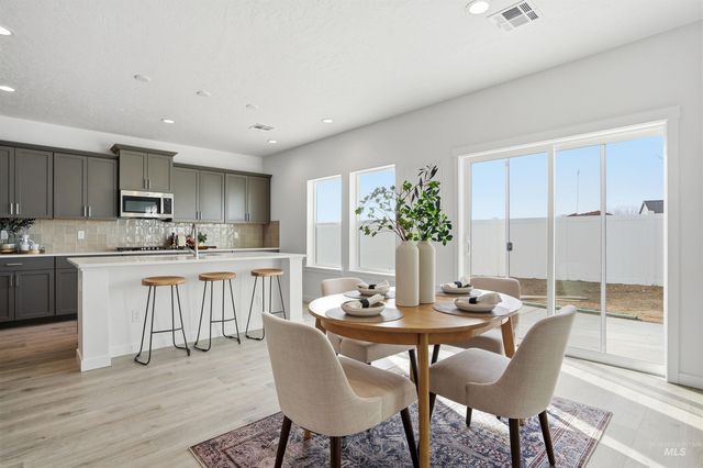 7608 E Dixon St, Nampa, ID 83687