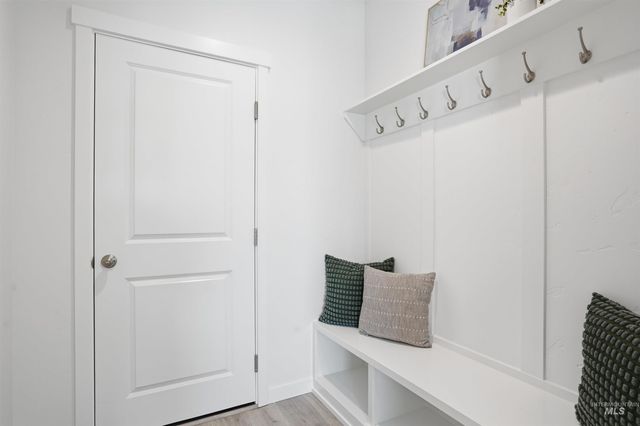 7608 E Dixon St, Nampa, ID 83687