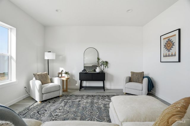 7608 E Dixon St, Nampa, ID 83687