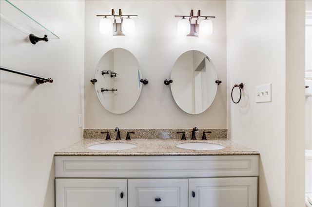 105 Fallbrook CT, Lakeway, TX 78734