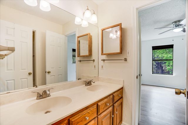 105 Fallbrook CT, Lakeway, TX 78734