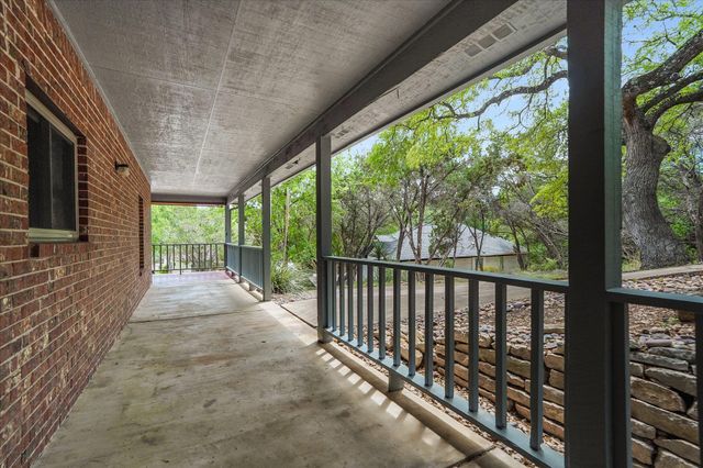 105 Fallbrook CT, Lakeway, TX 78734