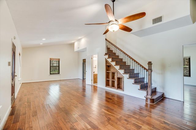 105 Fallbrook CT, Lakeway, TX 78734