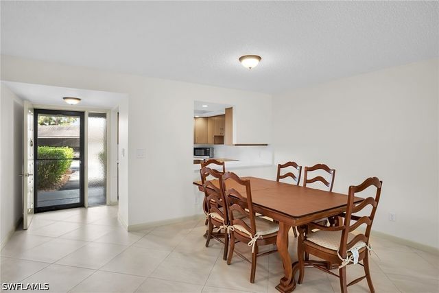 5773 Gage LN 104B, Naples, FL 34113