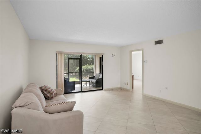5773 Gage LN 104B, Naples, FL 34113