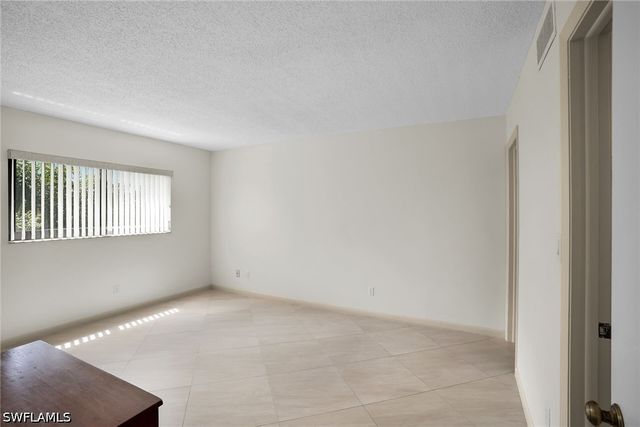 5773 Gage LN 104B, Naples, FL 34113