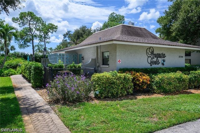 5773 Gage LN 104B, Naples, FL 34113