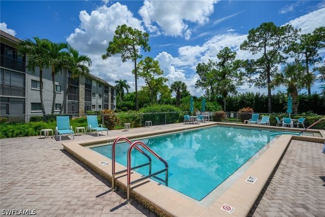 5773 Gage LN 104B, Naples, FL 34113