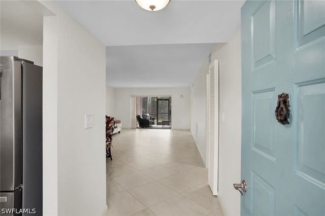 5773 Gage LN 104B, Naples, FL 34113