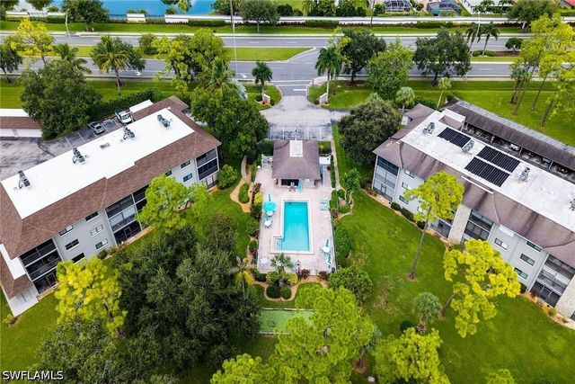 5773 Gage LN 104B, Naples, FL 34113