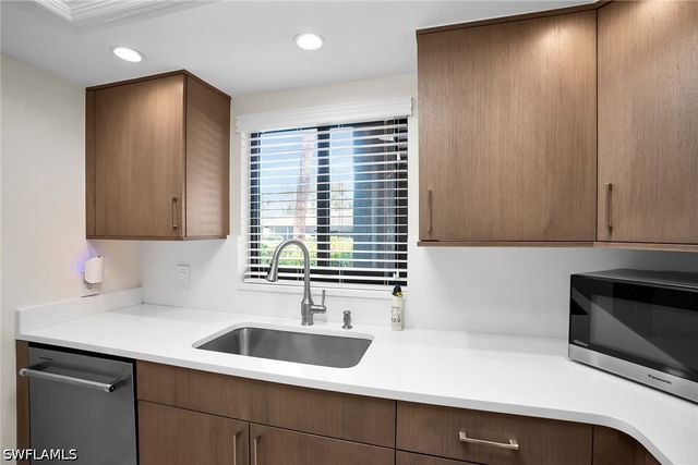 5773 Gage LN 104B, Naples, FL 34113