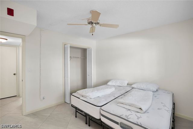 5773 Gage LN 104B, Naples, FL 34113