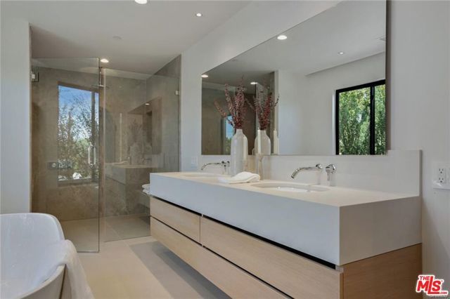 4939 Petit Avenue, Encino (los Angeles), CA 91436