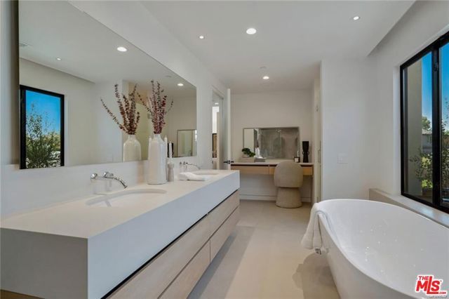 4939 Petit Avenue, Encino (los Angeles), CA 91436