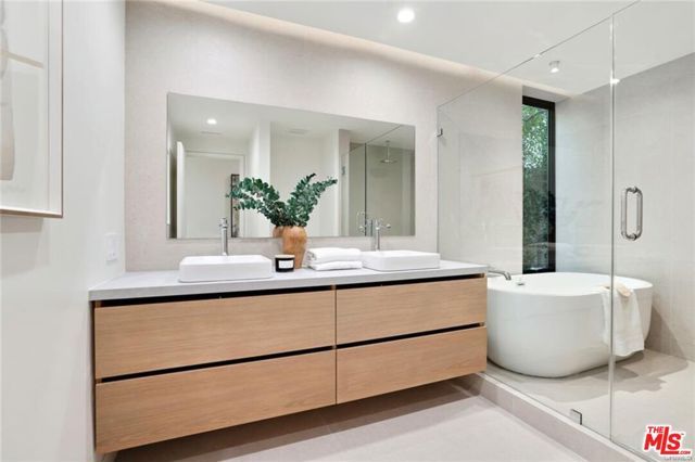 4939 Petit Avenue, Encino (los Angeles), CA 91436