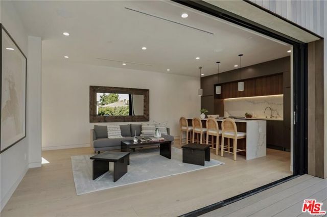 4939 Petit Avenue, Encino (los Angeles), CA 91436