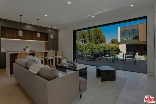 4939 Petit Avenue, Encino (los Angeles), CA 91436