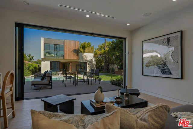 4939 Petit Avenue, Encino (los Angeles), CA 91436