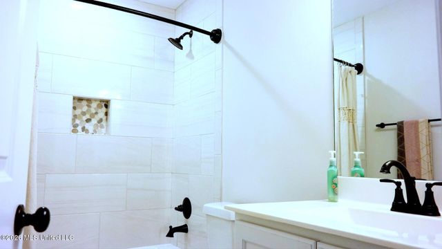 2876 Ross Meadows Lane, Olive Branch, MS 38654