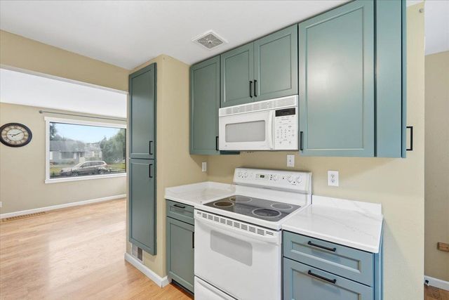 5911 N Braeburn Dr, Spokane, WA 99205