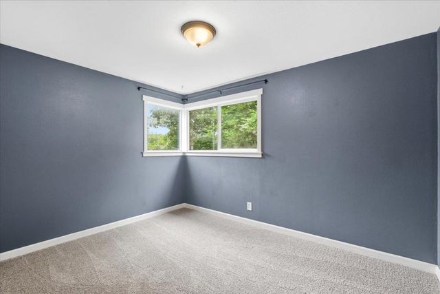 5911 N Braeburn Dr, Spokane, WA 99205