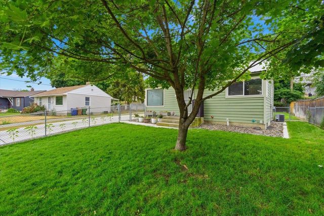 5911 N Braeburn Dr, Spokane, WA 99205