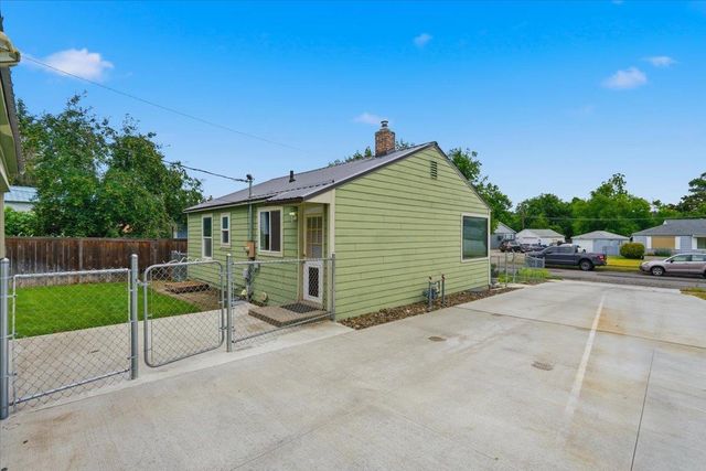 5911 N Braeburn Dr, Spokane, WA 99205
