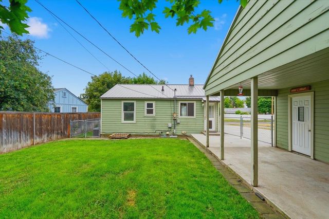 5911 N Braeburn Dr, Spokane, WA 99205