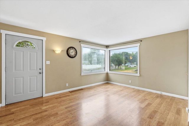 5911 N Braeburn Dr, Spokane, WA 99205