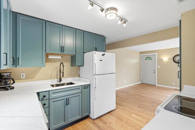 5911 N Braeburn Dr, Spokane, WA 99205
