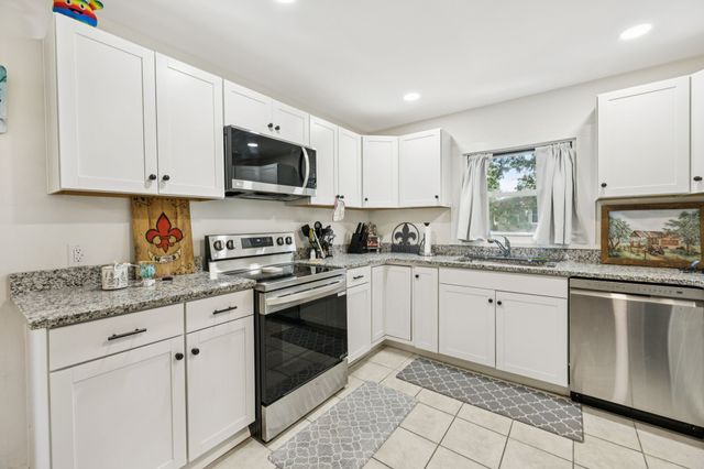 630 Lakeview Cir, Tennessee Ridge, TN 37178