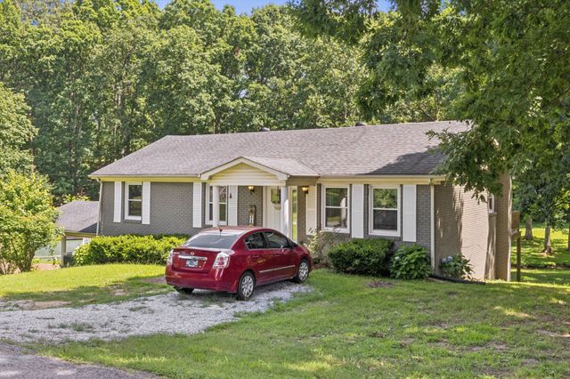 630 Lakeview Cir, Tennessee Ridge, TN 37178