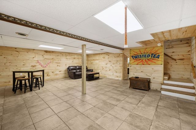 630 Lakeview Cir, Tennessee Ridge, TN 37178