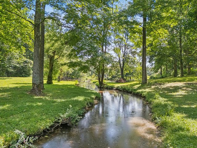 630 Lakeview Cir, Tennessee Ridge, TN 37178