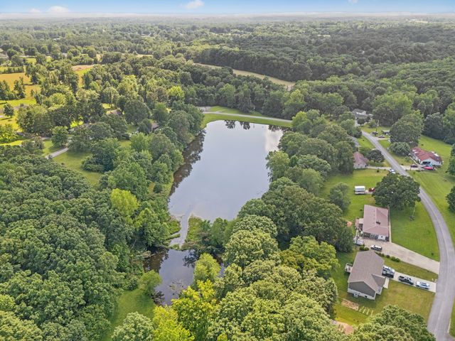 630 Lakeview Cir, Tennessee Ridge, TN 37178