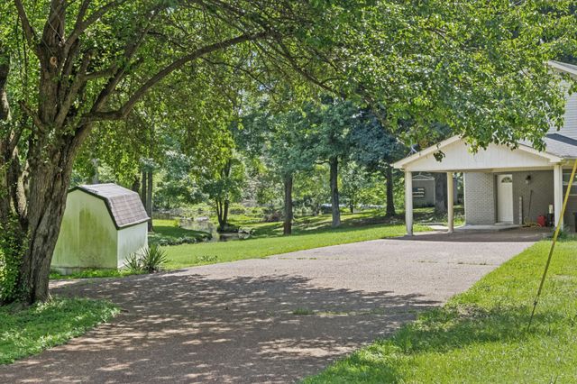 630 Lakeview Cir, Tennessee Ridge, TN 37178