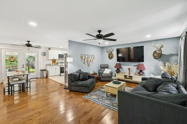 630 Lakeview Cir, Tennessee Ridge, TN 37178