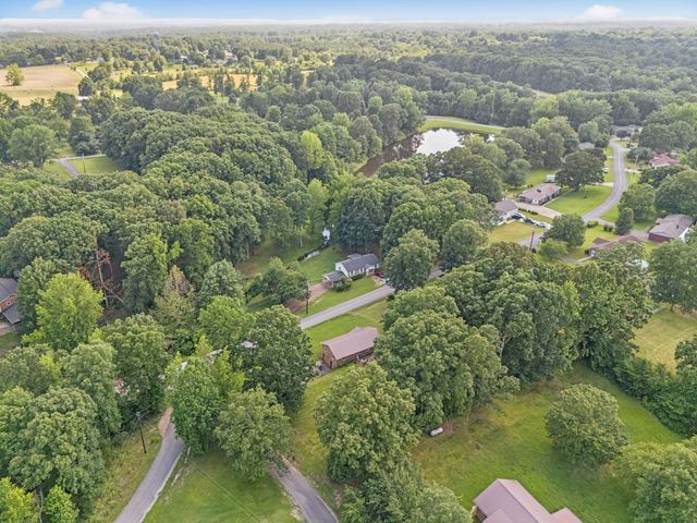 630 Lakeview Cir, Tennessee Ridge, TN 37178